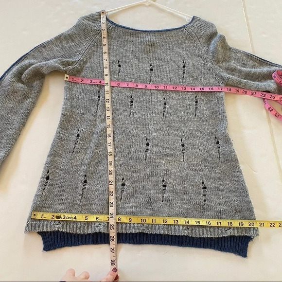 Another Story NYC Distressed Sweater Womens Size Medium Grey Blue Long Sleeve - Picture 11 of 11